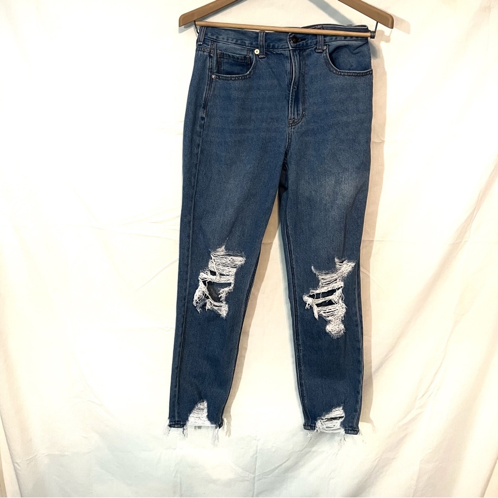 American Eagle Ripped Mom Jeans Size 6